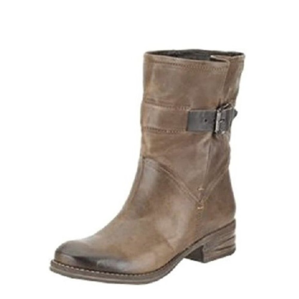Clarks Women's Mezze Game Comfort Pull On Fashion